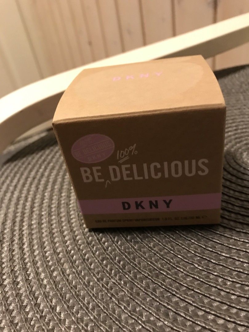 Uusi DKNY Eau De Parfum Spray