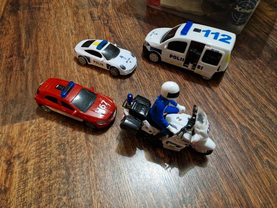 Poliisi ajoneuvot