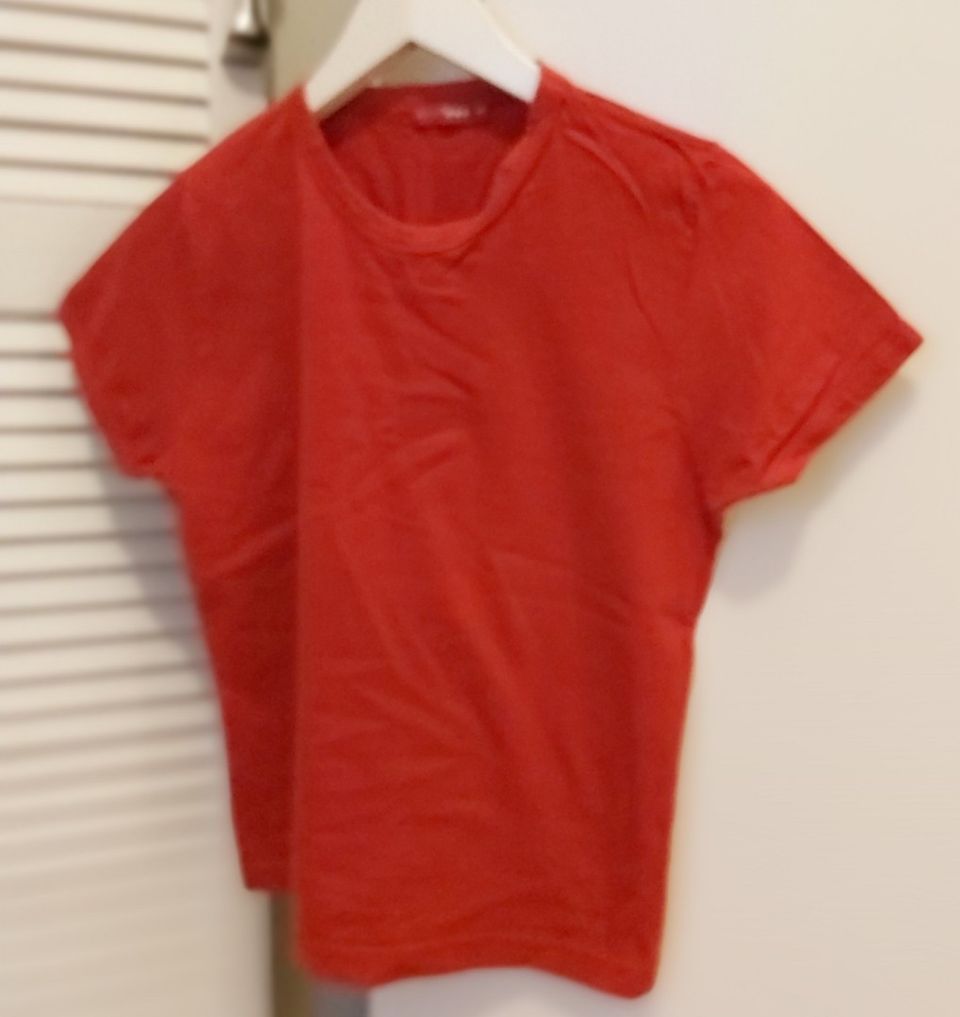 Punainen lyhythihainen t-paita koko 38 / M
