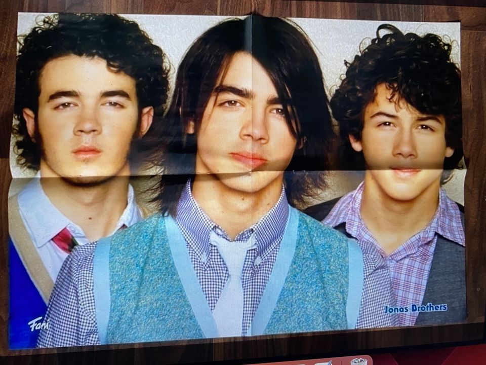 Jonas Brothers julisteet ( neljä eri julistetta ) + Jumper