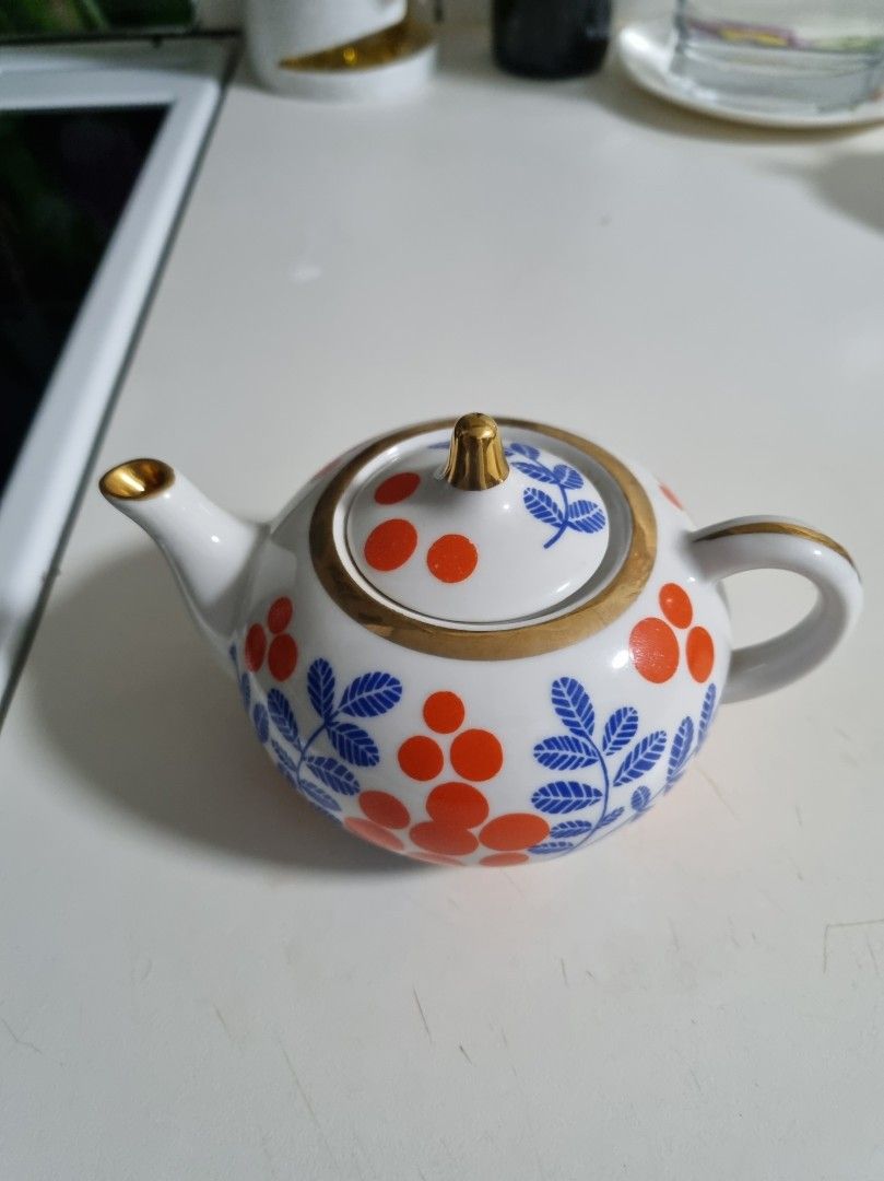 Vanha venäläinen teekannu/pannu