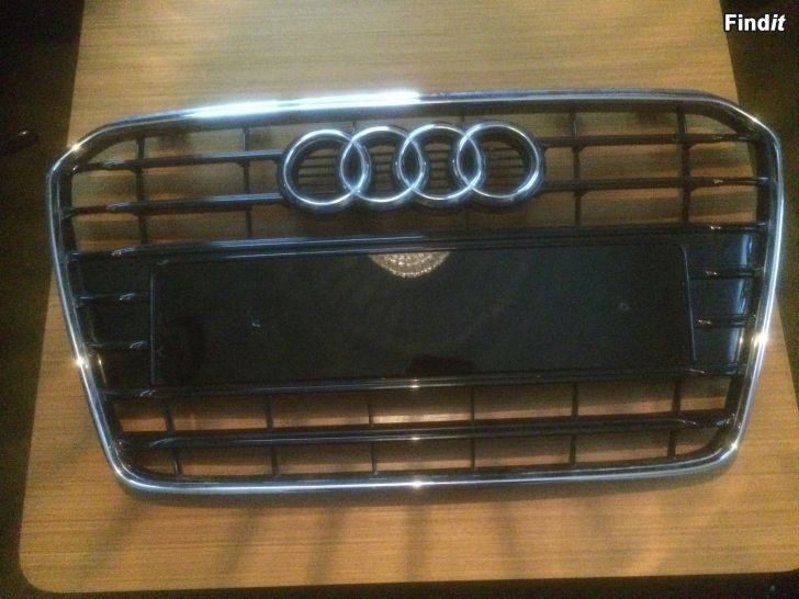 Audi A5 Alkuperäinen Maski / Etusäleikkö vm 2007 - 2016