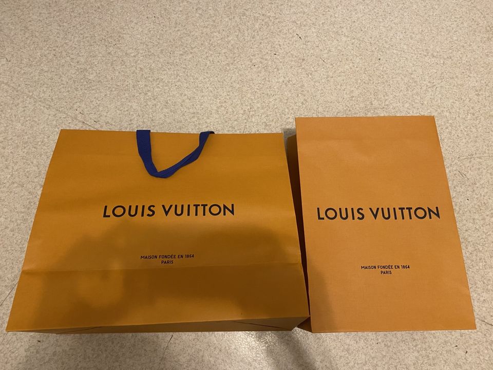 Louis Vuitton paperikassit