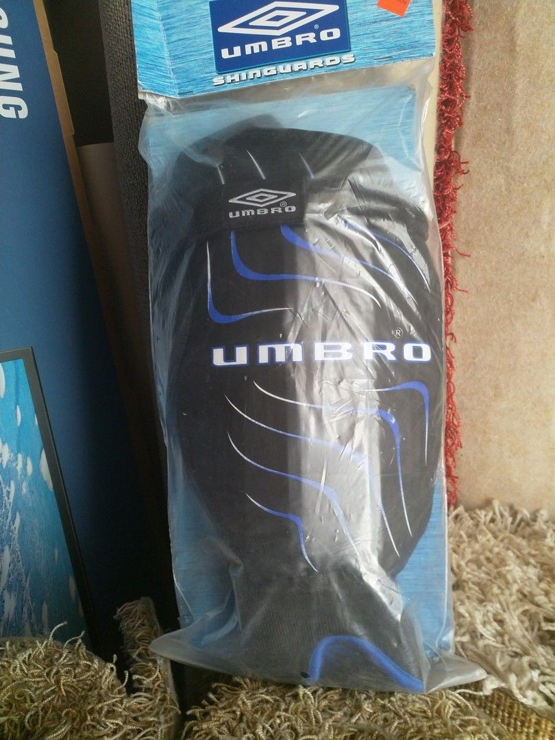 Uudet säärisuojat, Umbro