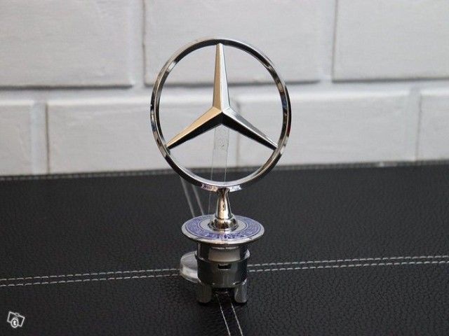 Mercedes-Benz Konepellin merkki 44mm seppele