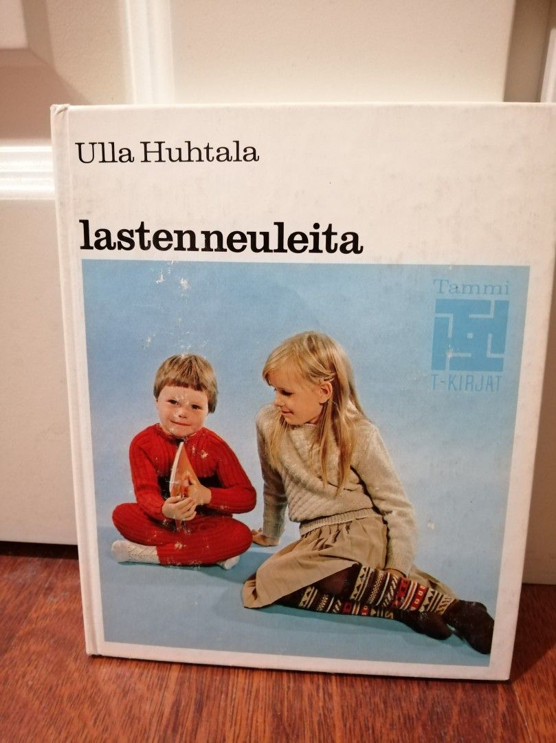 Retro lastenneuleita kirja