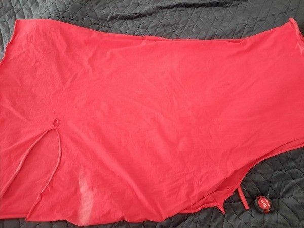 Vadelmanpunainen trikoo 115x110cm
