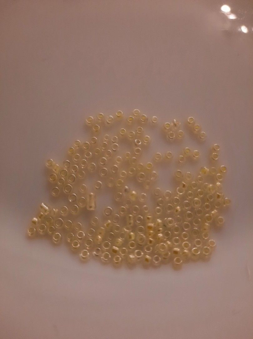 Keltainen siemenhelmi noin 700-1000 kpl