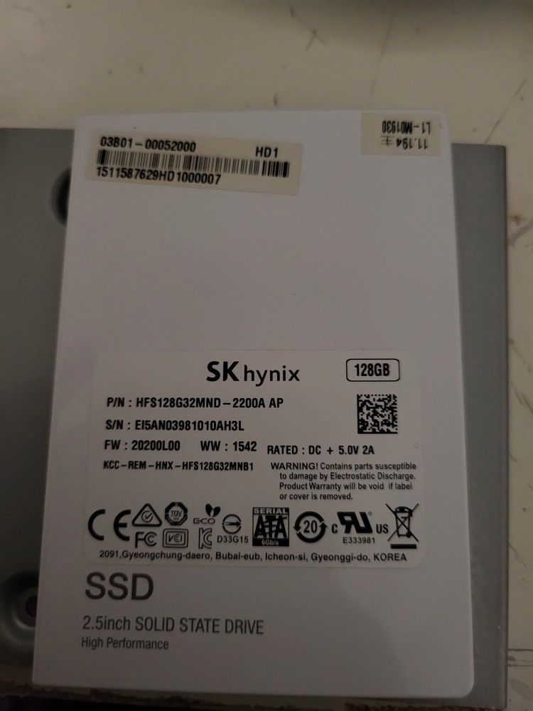 Valkoinen 128gb SSD