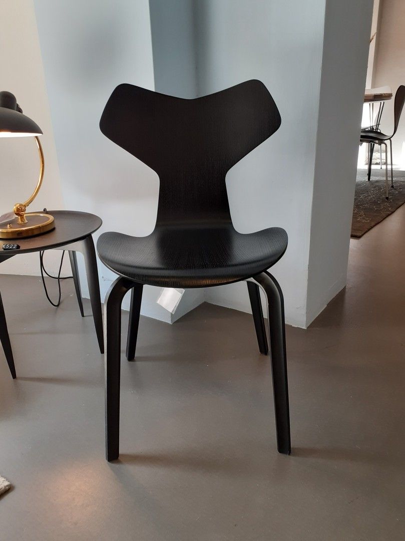 Fritz Hansen Grand Prix-tuoli OVH.605,-