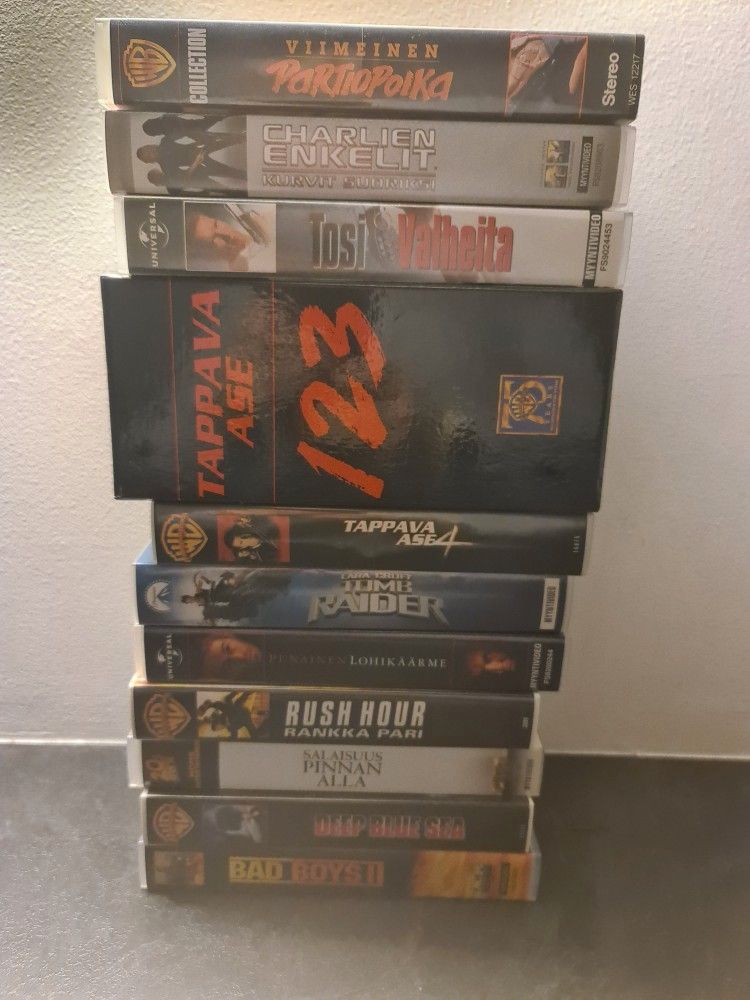 VHS elokuvia, 13 erilaista