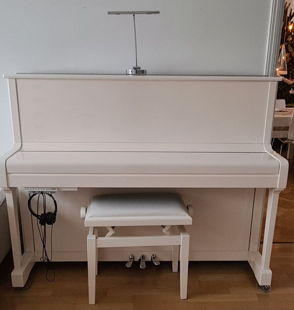 Yamaha P121G-Silent valkoinen korkeakiilto piano