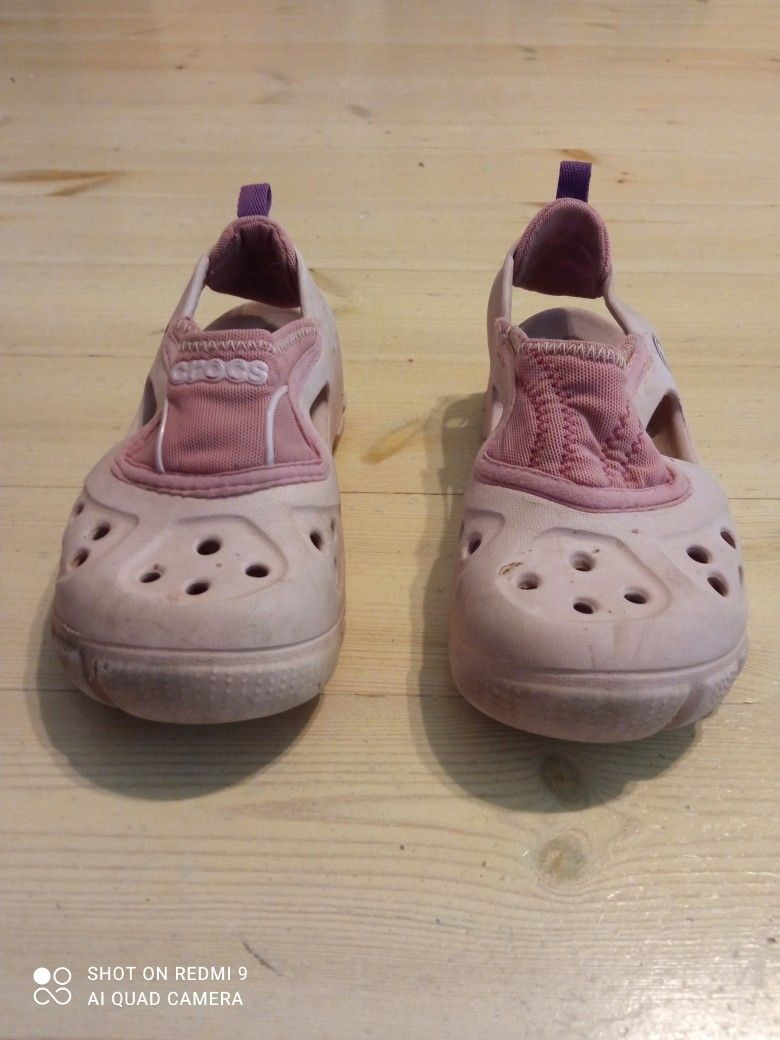Crocs-kengät, noin koko 28