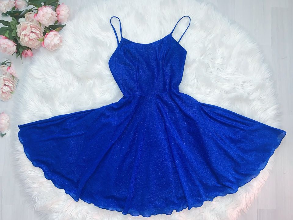 Kaunis sininen mekko