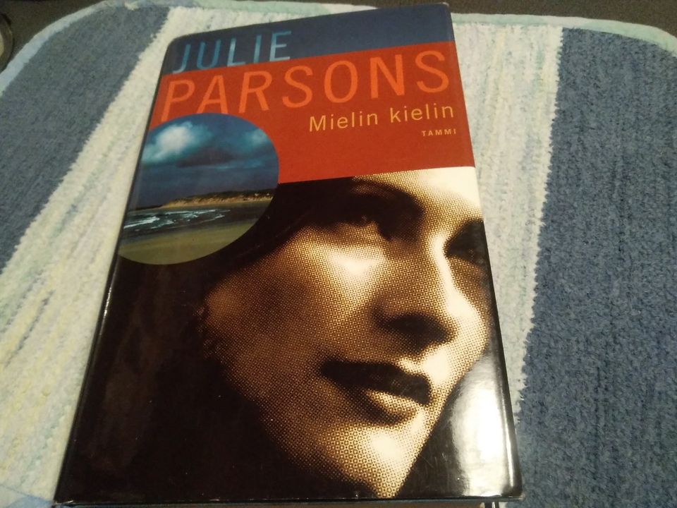 Julie Parsons : Mielin kielin