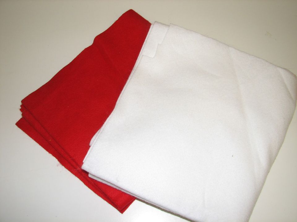 Punainen ja valkoinen huopakangaspalat