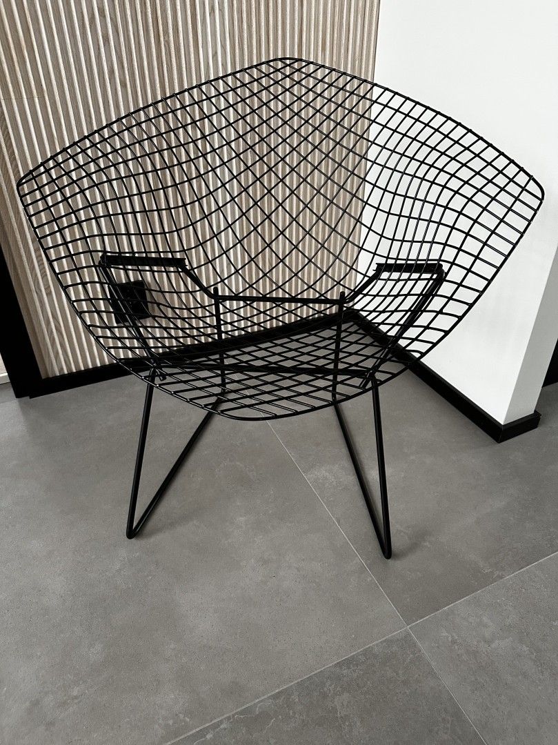 Bertoia Diamond chair musta