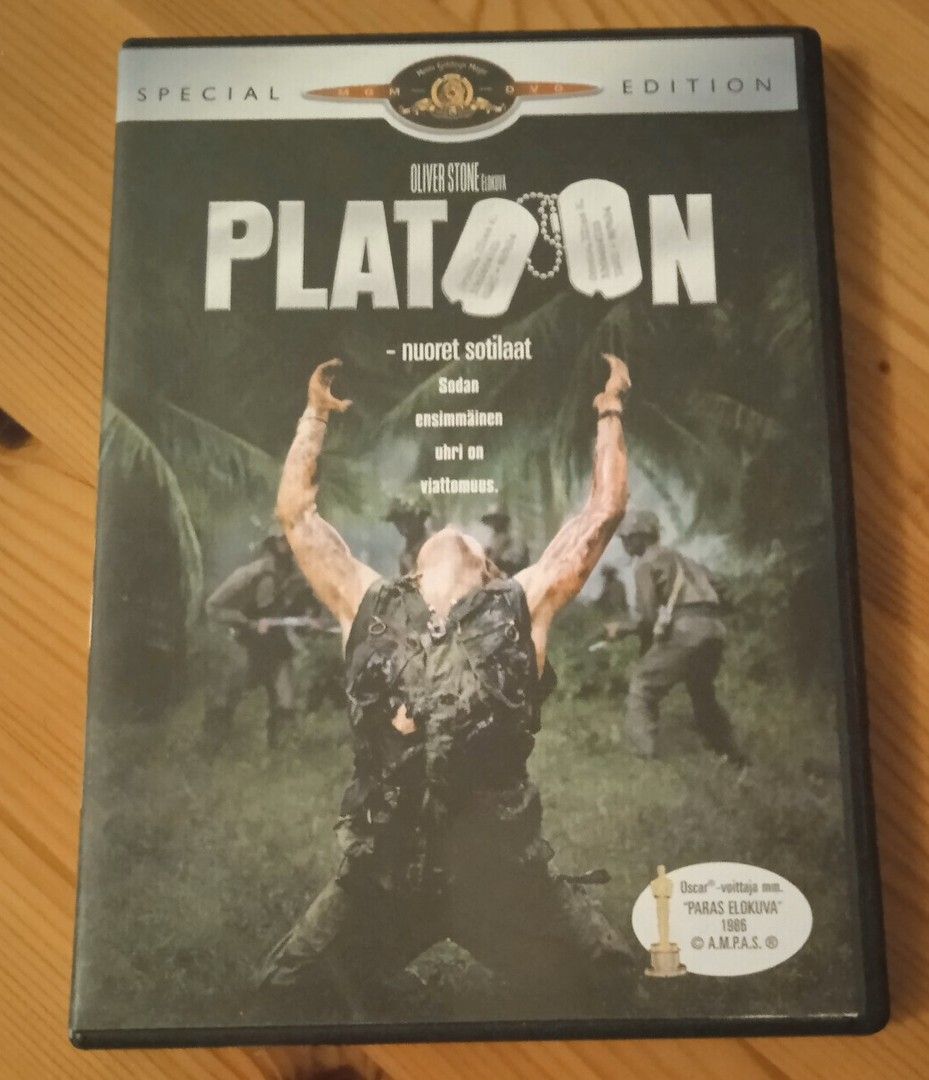 PLATOON Nuoret sotilaat Special Edition DVD-leffa