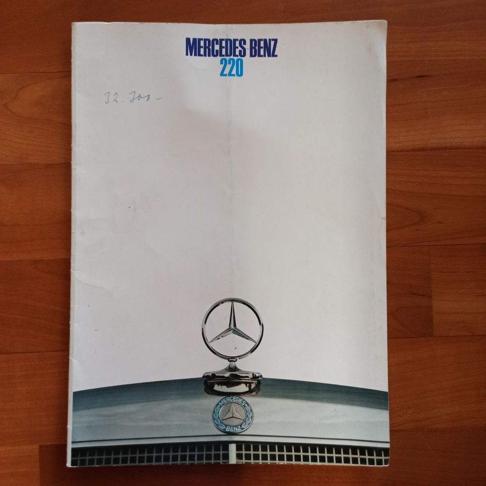 Mercedes-Benz 220 W114 esite