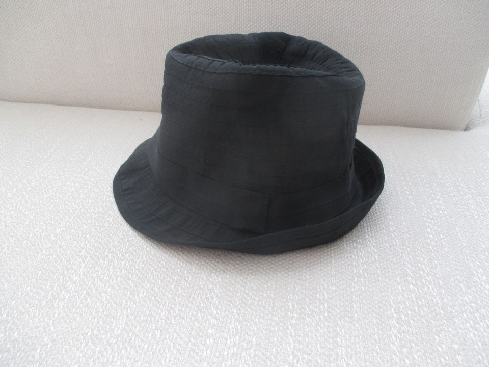 Musta hattu koko 56