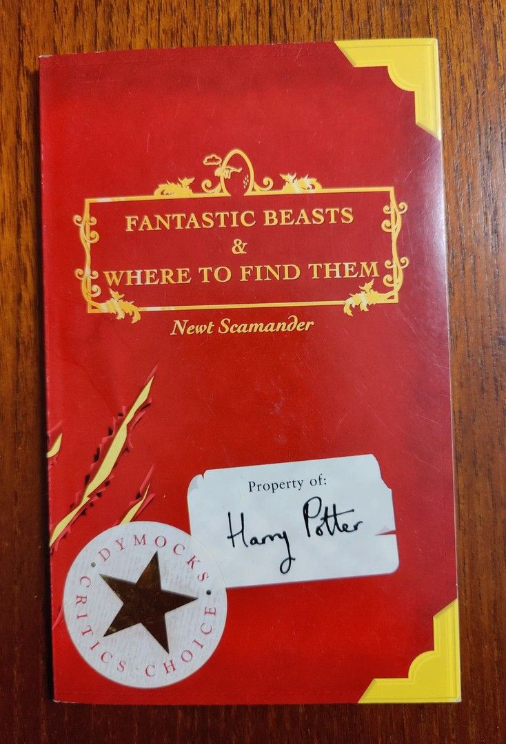 Harry Potter Fantastic Beasts & Where to . Kirja