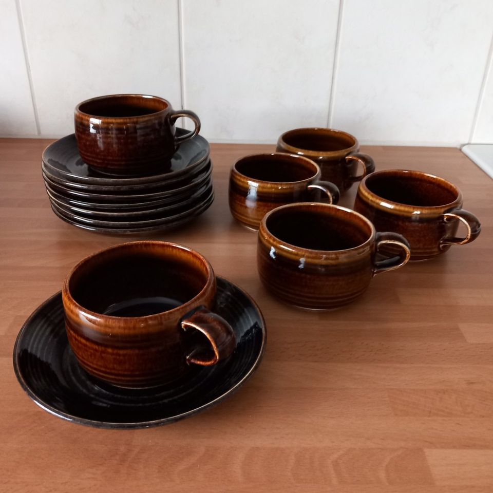 Arabian Mahonki-sarjan tee-/kahvikupit ja lautaset