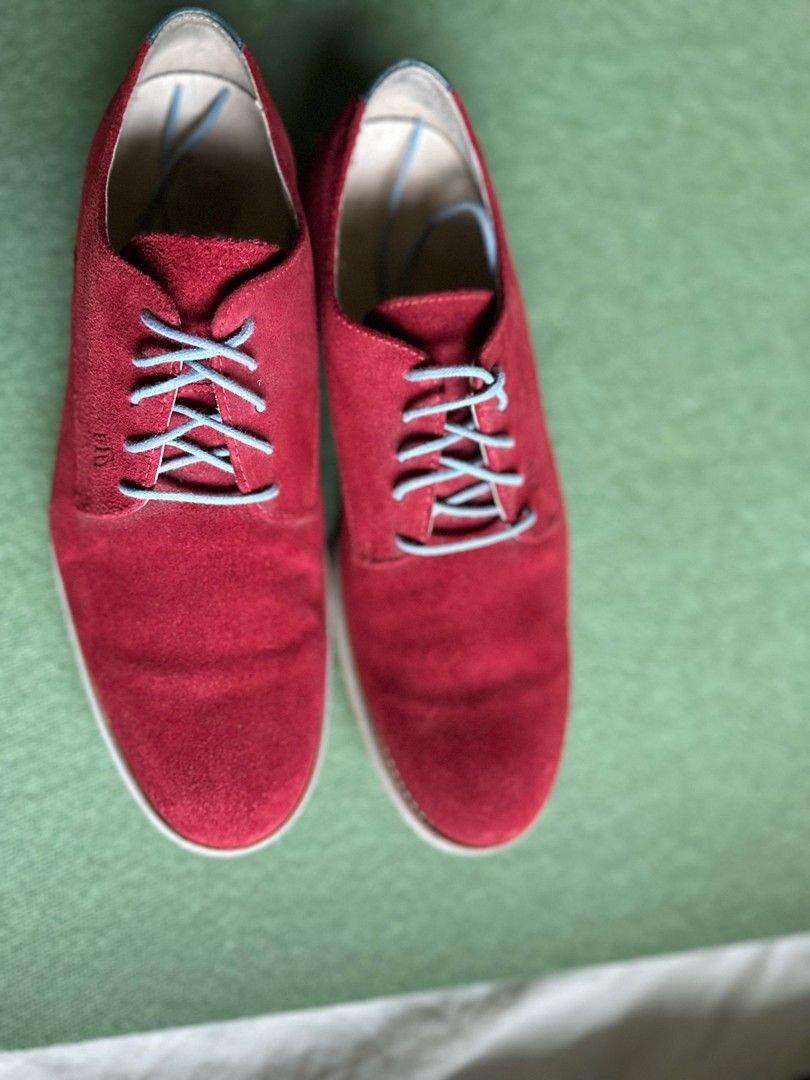 Faconnable tumma punainen klassik kengät