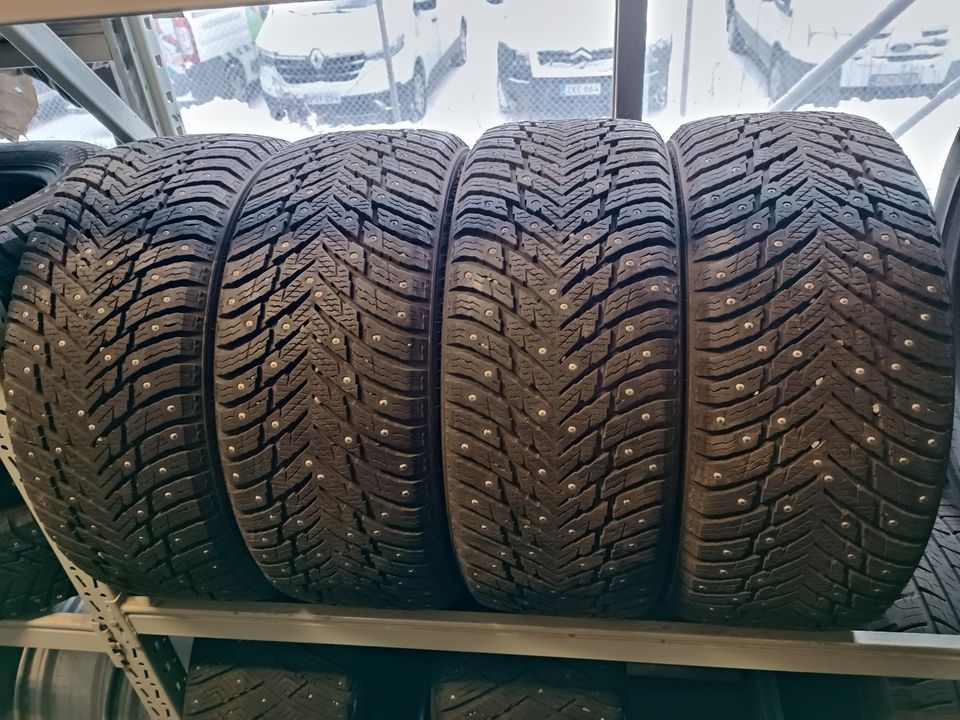 Nokian Hakkapeliitta 10 225/45 R17 94T Nastarenkaa