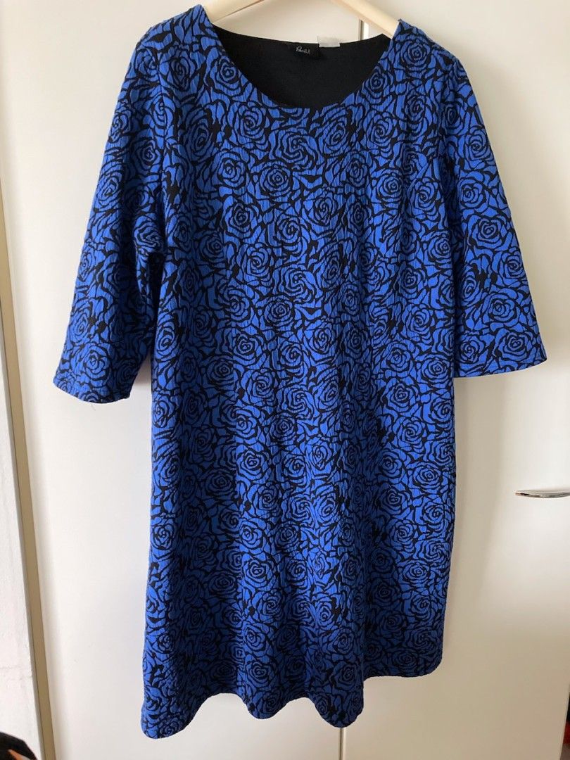 Paola-merkkinen mekko, sini/musta, k. 50