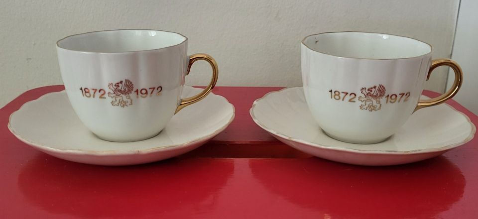 Kymiyhtiön 100 vuotis kahvikupit