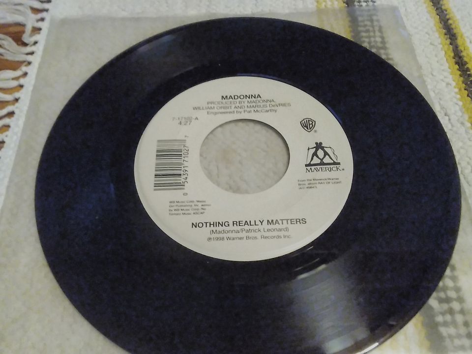 Madonna 7" Nothing really matters / To have