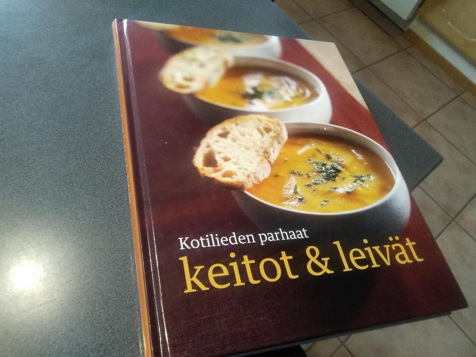 Kotilieden parhaat keitot & leivät