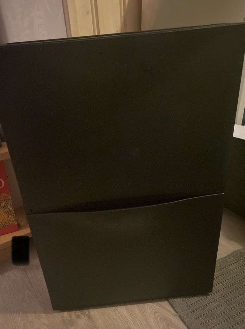 2 kpl Ikean mustat trones kenkälaatikot