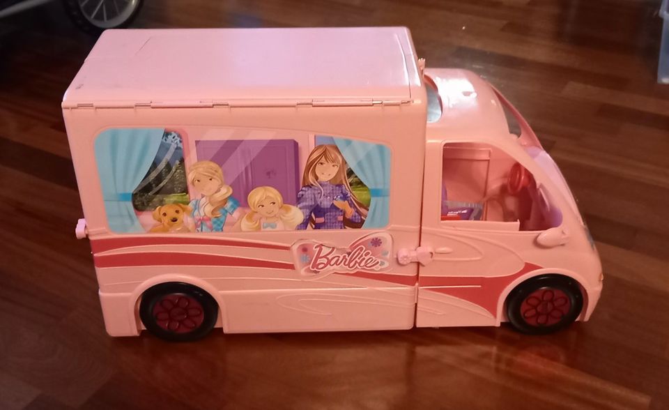Barbie matkailuauto