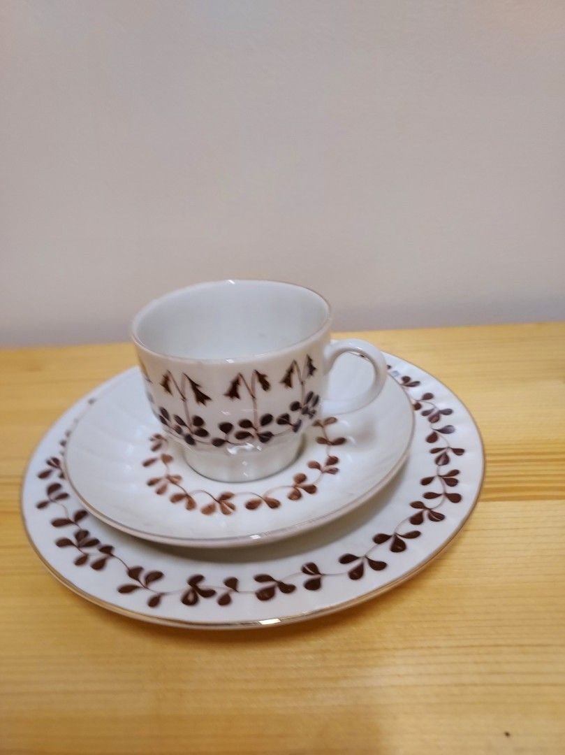 Ester Tomula Vanamo kahvikupit+lautaset ,Arabia