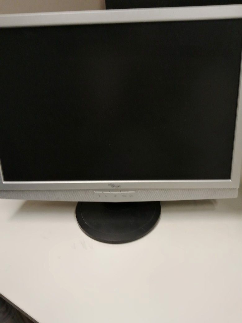 Fujitsu-Siemens Scaleoview L22W-9