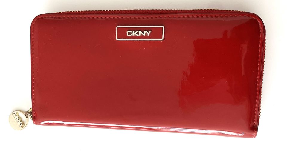 DKNY kiilto punainen lompakko 19,5x10cm