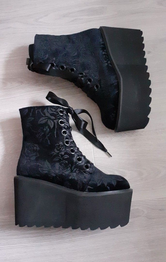 Killstar/ Vampire's Kiss platform boots EU37