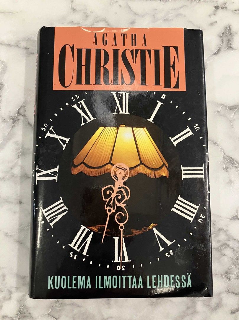 Agatha Christie : Kuolema ilmoittaa lehdessä