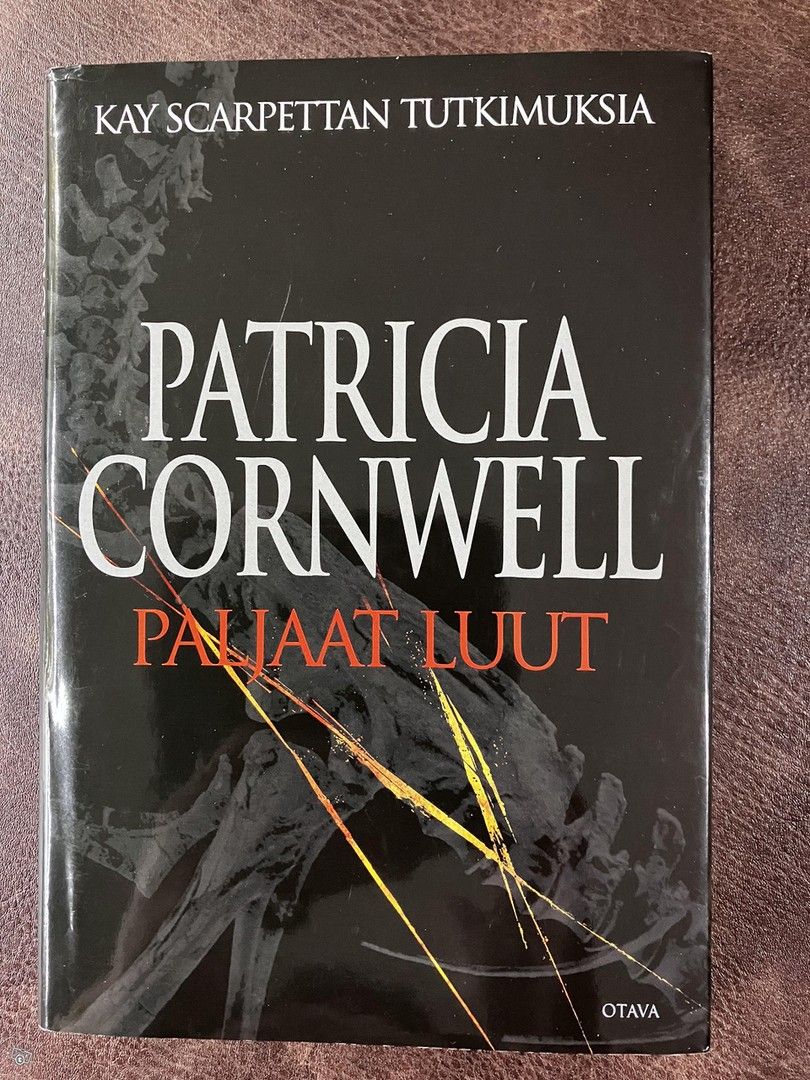 Patricia Cornwell : Paljaat luut