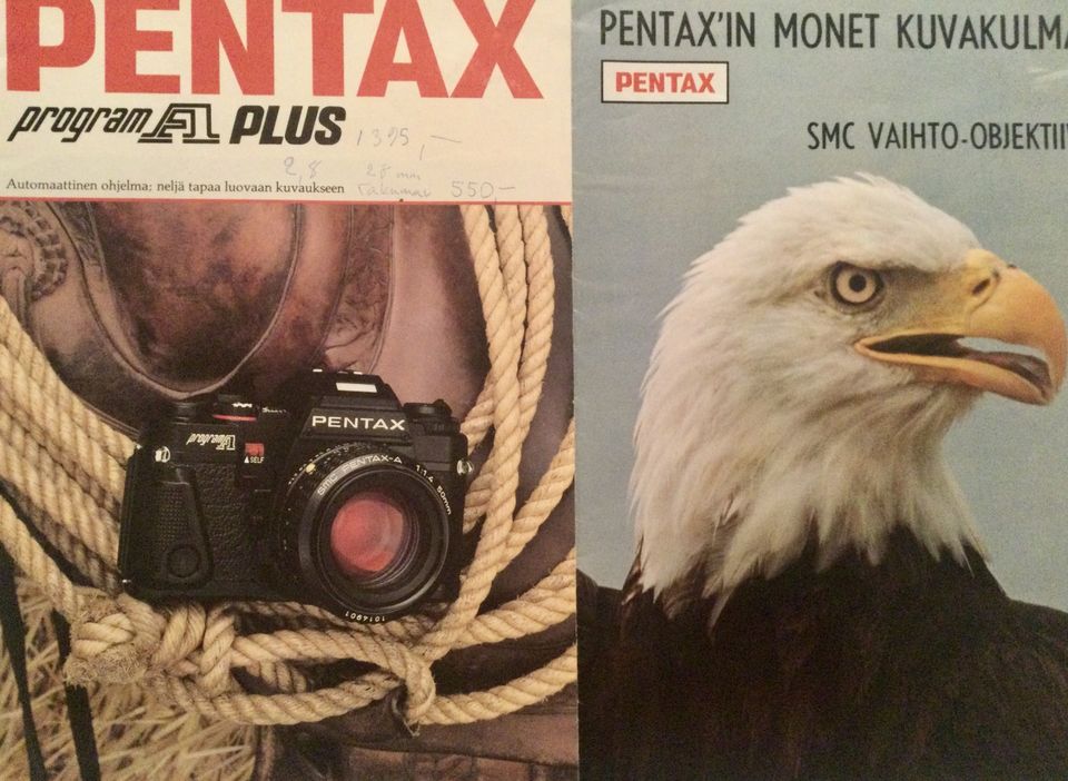 Pentax Program -kameran ja -objektiivien esitteet