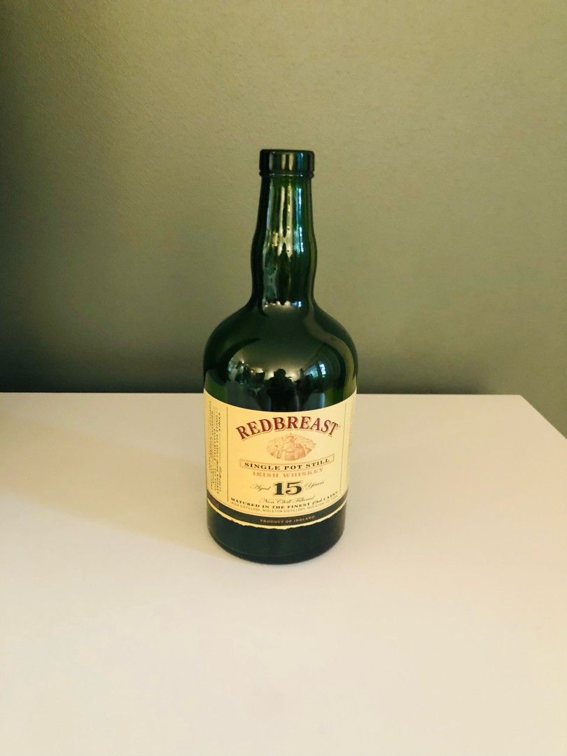 Redbreast viskipullo koristeeksi/valopulloksi