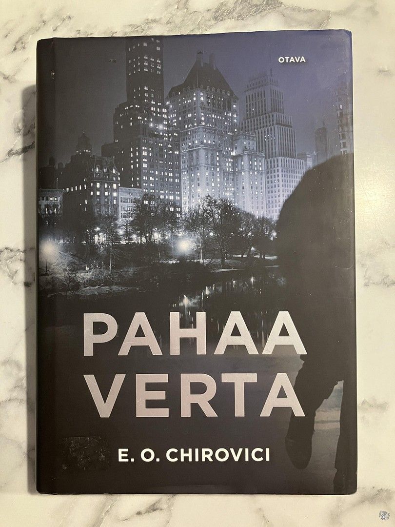 E. O. Chirovici : Pahaa verta