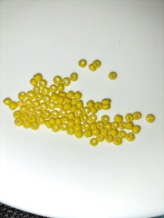 Keltainen siemenhelmi noin 500-650 kpl