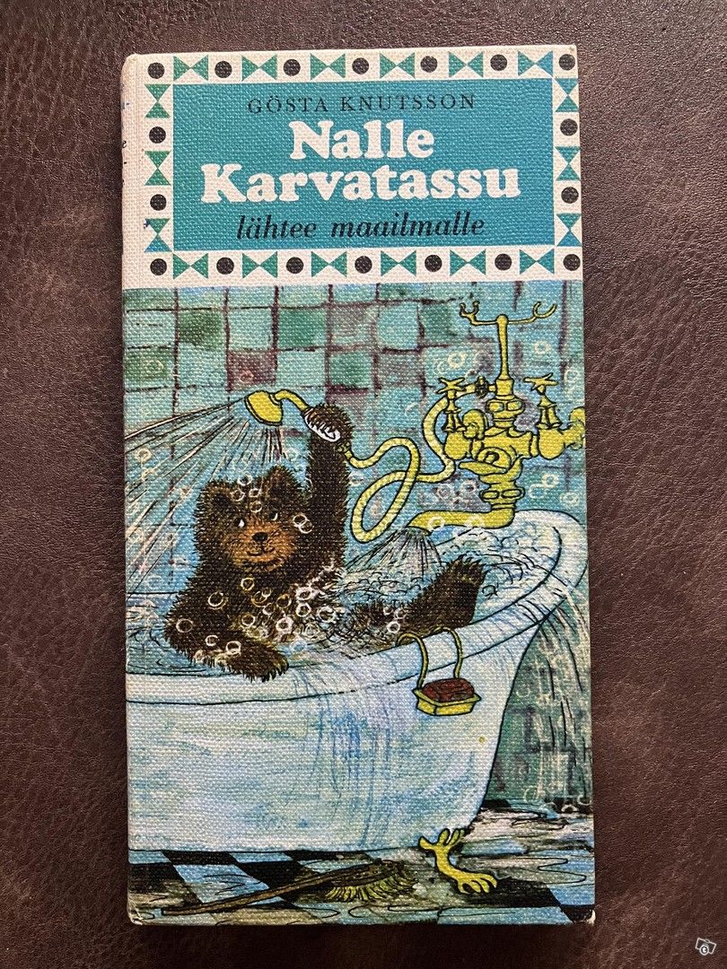 Gösta Knutsson: Nalle Karvatassu lähtee maailmalle