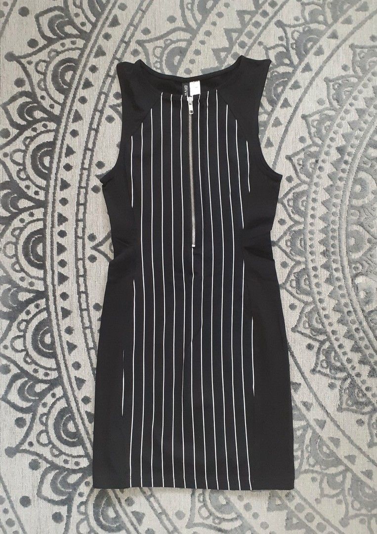 H&M Divided/ Musta raidallinen bodycon mekko XS