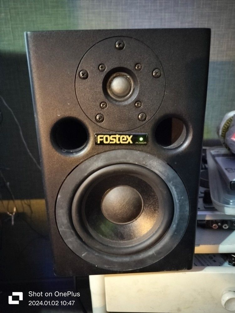 Fostex PM0.5 aktiivikaiutin