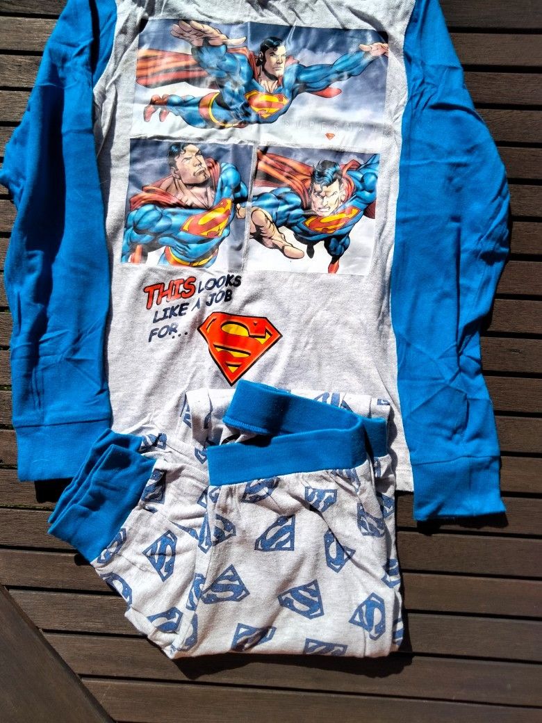 Superman yöpuku