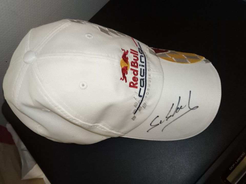 Red Bull - Racing lippis/Sebastien Loeb signeeraus