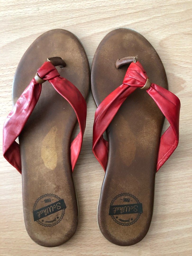 Punaiset sandaalit